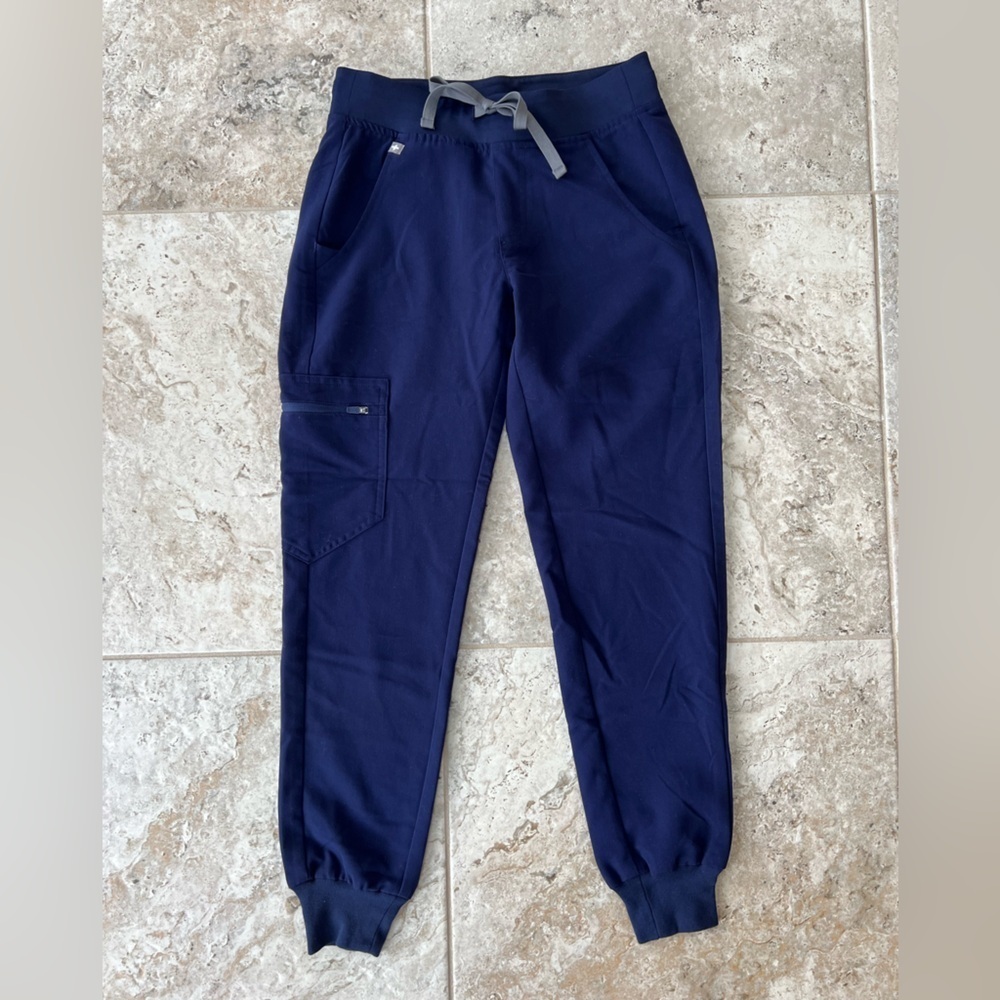 FIGS Women's Zamora Jogger Scrub Pants in Navy Blue, size XXS/P